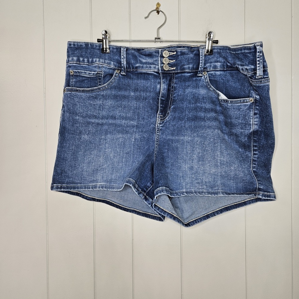 Torrid Blue Jeans Shorts Size 22
